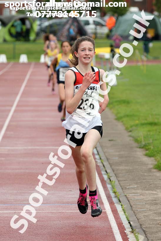 Girls under-15s 1500 metres, Northern Under-17s/U-15s and U13s Champs, Leigh Sports Village, Leigh. Photo: David T. Hewitson/Sports for All Pics